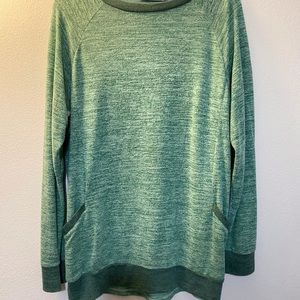 Lightweight green tunic with pockets